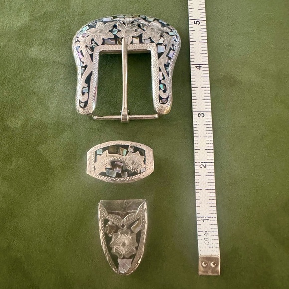 VINTAGE- ALPACA MEXICO SILVER ABALONE / MOTHER
OF PEARL INLAY BELT
BUCKLE 1-1/4” - Picture 2 of 11